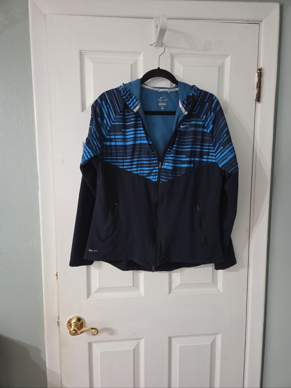 Nike Running Women’s Dri-Fit Full Zip Hooded Jacket.  XL
